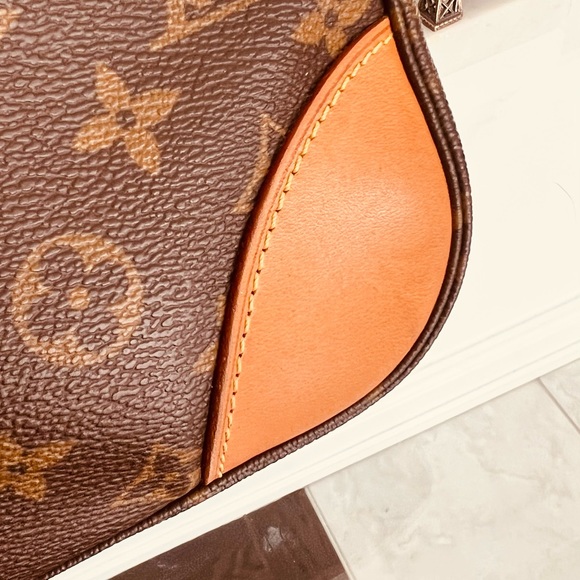 Authentic Louis Vuitton Monogram Bolougne 30 - Picture 16 of 16